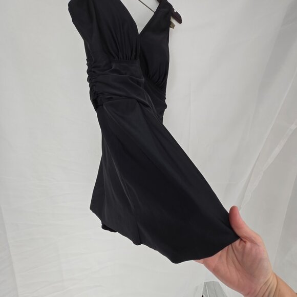 629-6 Torrid One-Piece Swimsuit V-Neck Black Asymmetric Skirt Size 1 (14/16) - Picture 8 of 11